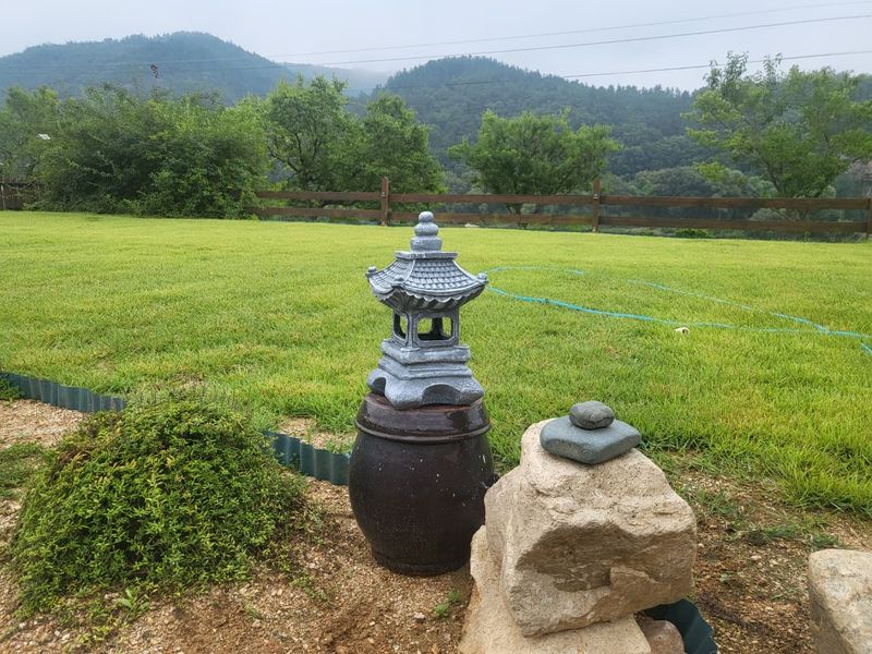 [충북 영동] 리버뷰, 400평 천연잔디와 독채카라반이 있는 시크릿정원