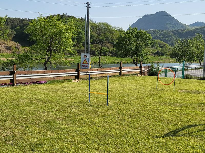 [충북 영동] 리버뷰, 400평 천연잔디와 독채카라반이 있는 시크릿정원
