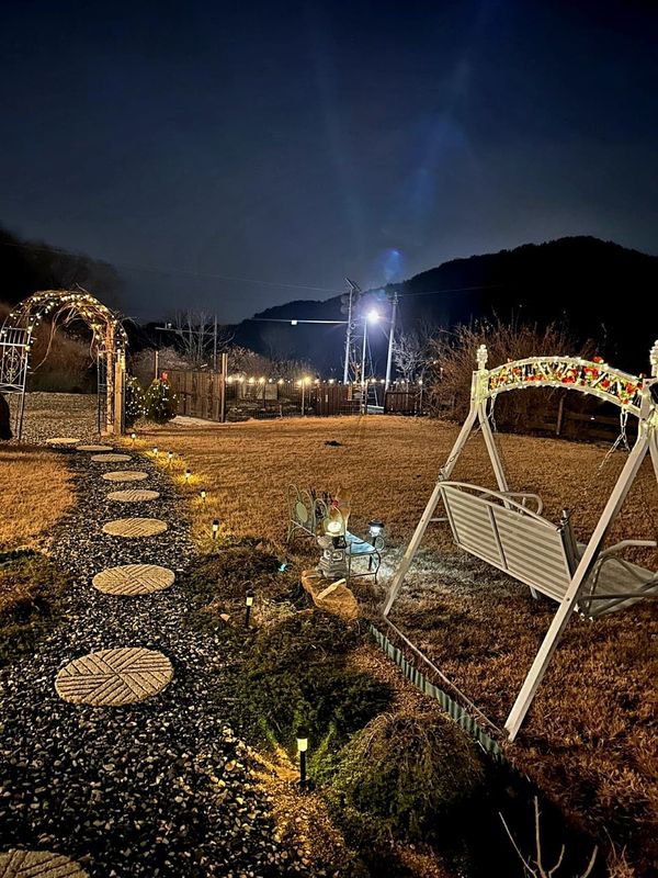 [충북 영동] 리버뷰, 400평 천연잔디와 독채카라반이 있는 시크릿정원